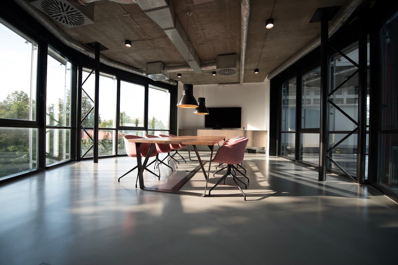 Otokroki ile ofis süreçlerini yöneten harita mühendisi